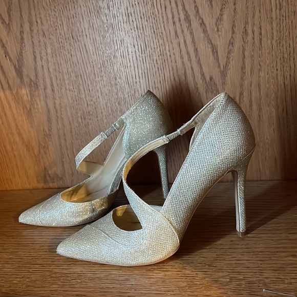 Jessica Simpson gold heels - Picture 3 of 3